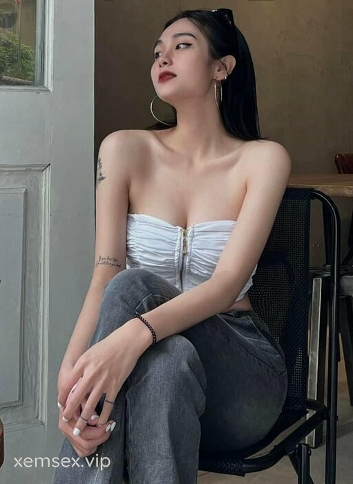 Hot girl miền Bắc và màn mây mưa đầy hưng phấn